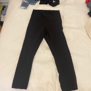 Black cropped lulu leggings